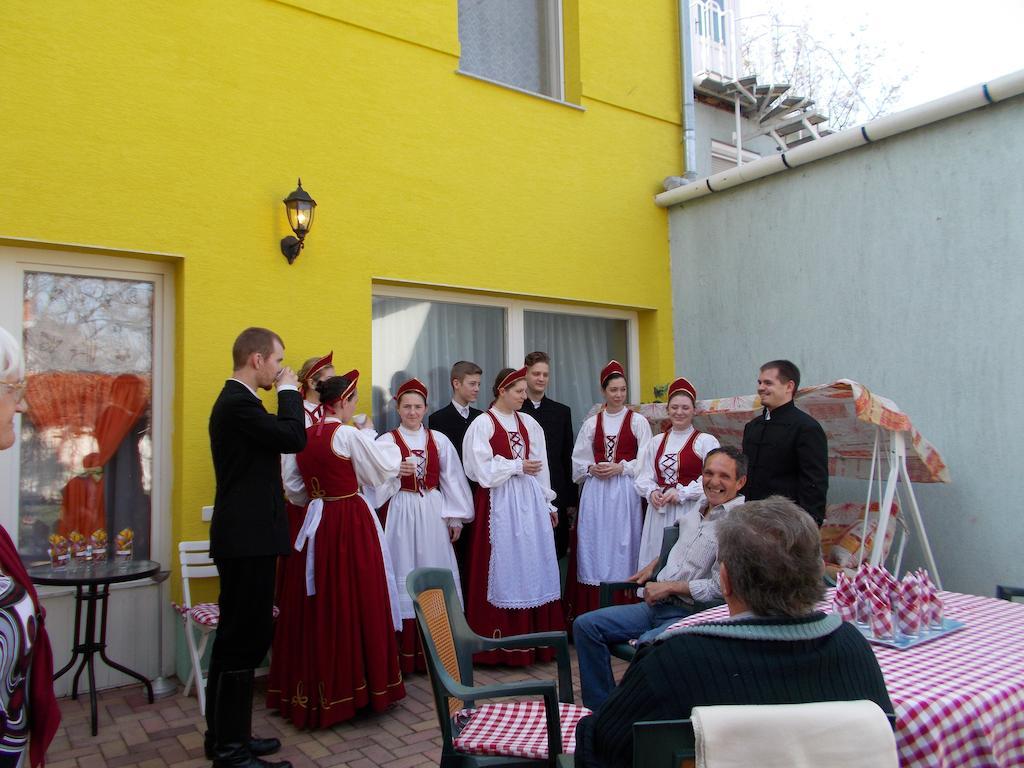 Ejjelibagoly Vendeghaz Hotel Szentes Exterior photo